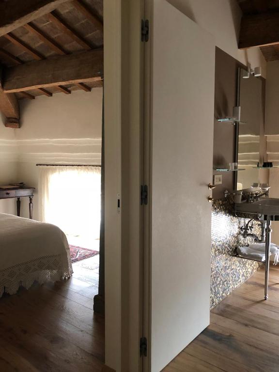 Postel nebo postele na pokoji v ubytování Le Case Di San Vitale