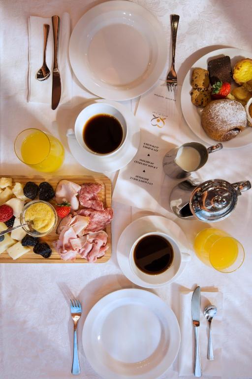 Eten bij of ergens in de buurt van het hotel

