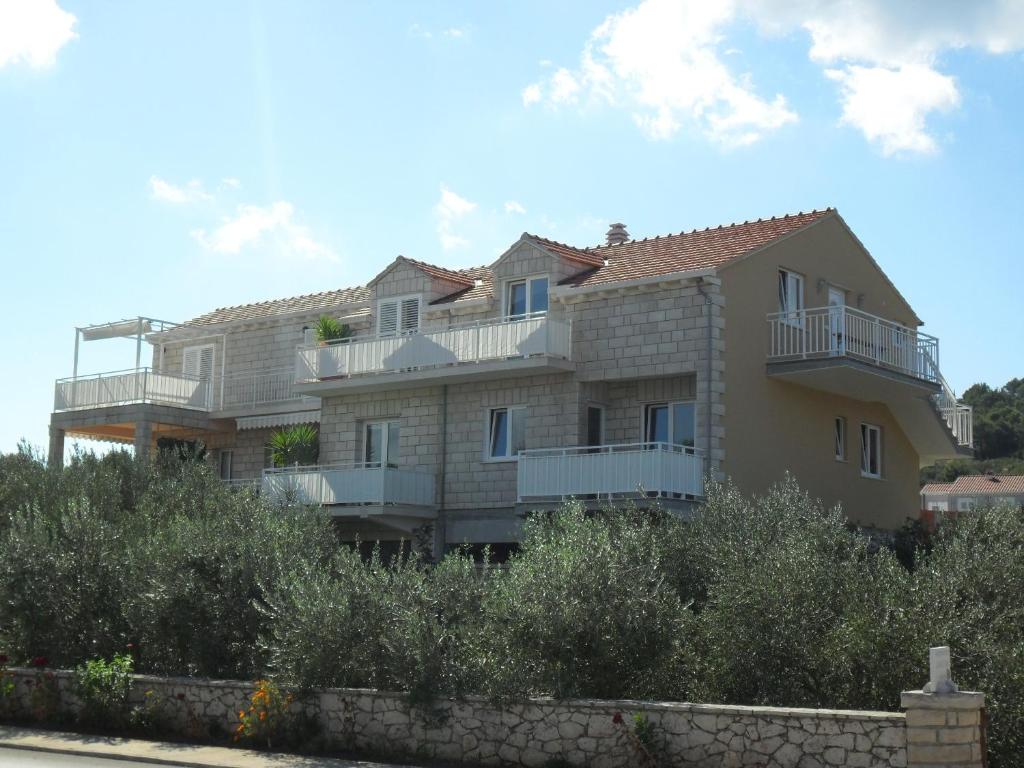 Budynek, w którym mieści się apartament