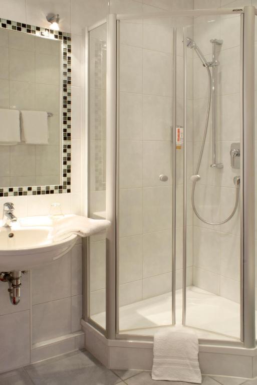 Hotel Rose Heidelberg inklusive Frühstück, Saunanutzung und Parkplätze nach Verfügbarkeit - Resim 35