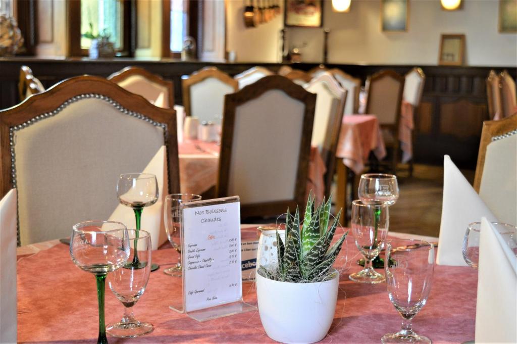 Nápoje v ubytování Logis Hôtel Restaurant Kleiber
