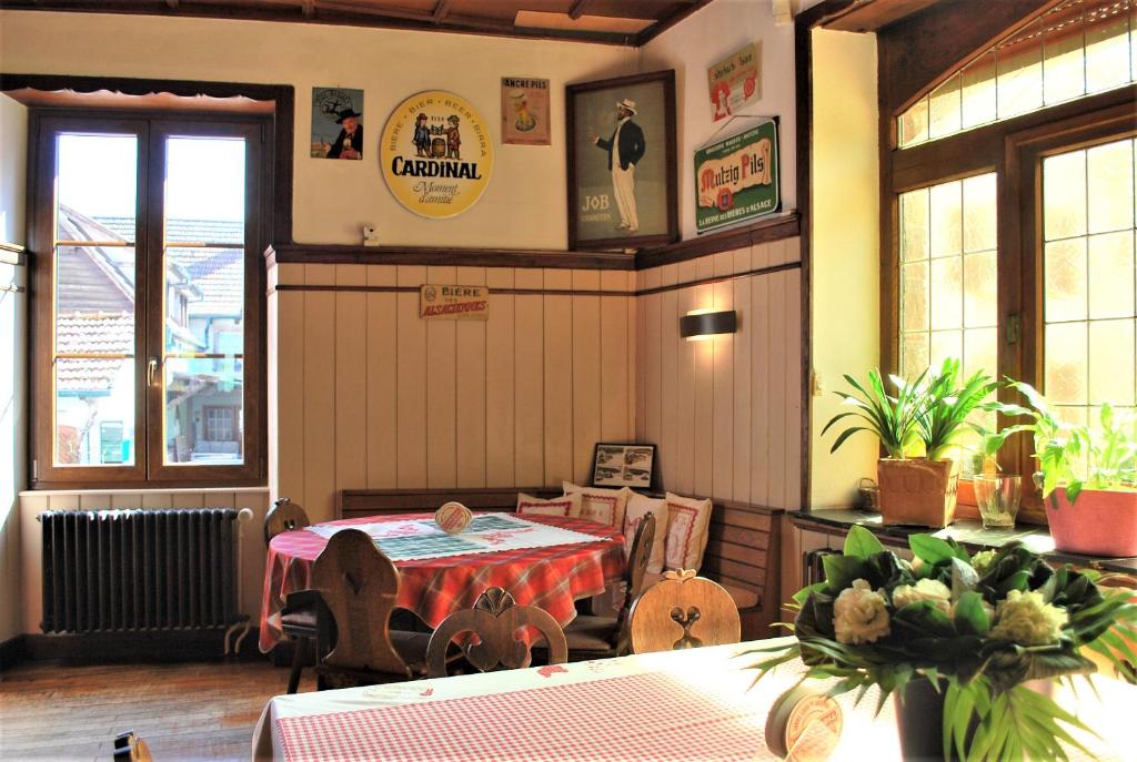Posezení v ubytování Logis Hôtel Restaurant Kleiber