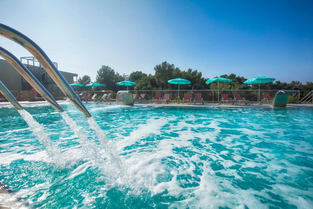 Bazén v ubytování Family Hotel Vespera nebo v jeho okolí