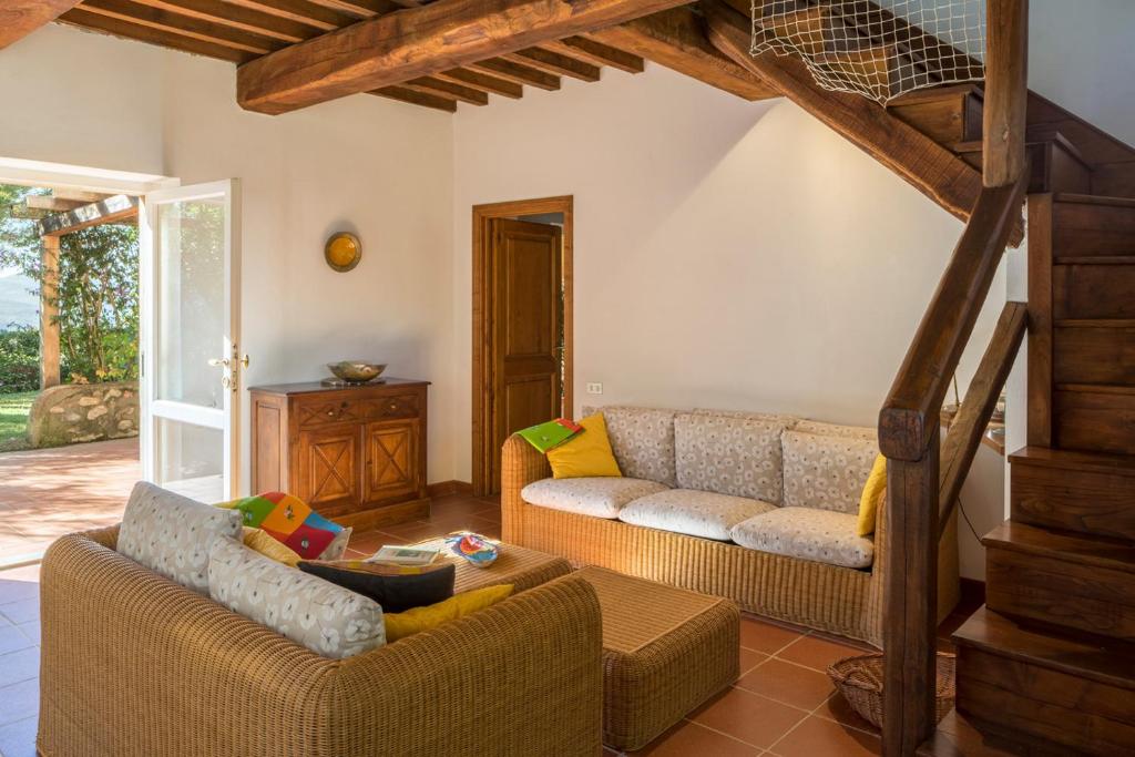 A seating area at Case Danesi