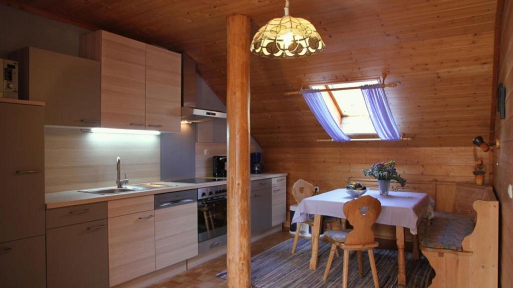 Kuchyň nebo kuchyňský kout v ubytování Huisnhof