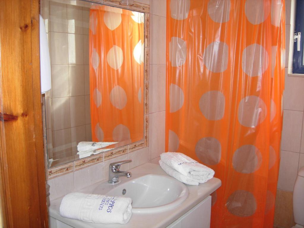 Koupelna v ubytování Philippos Studios & Apartments