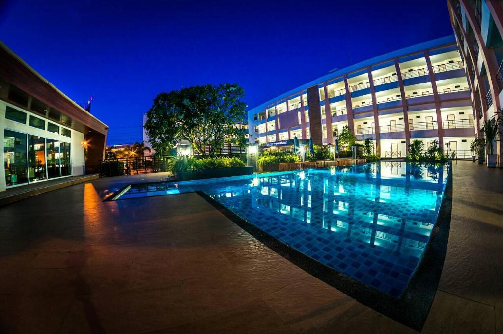 Paragon Suites Resort