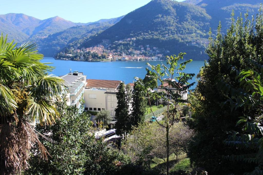 Foto dalla galleria di Charming Villa with Lake view in Moltrasio a Moltrasio