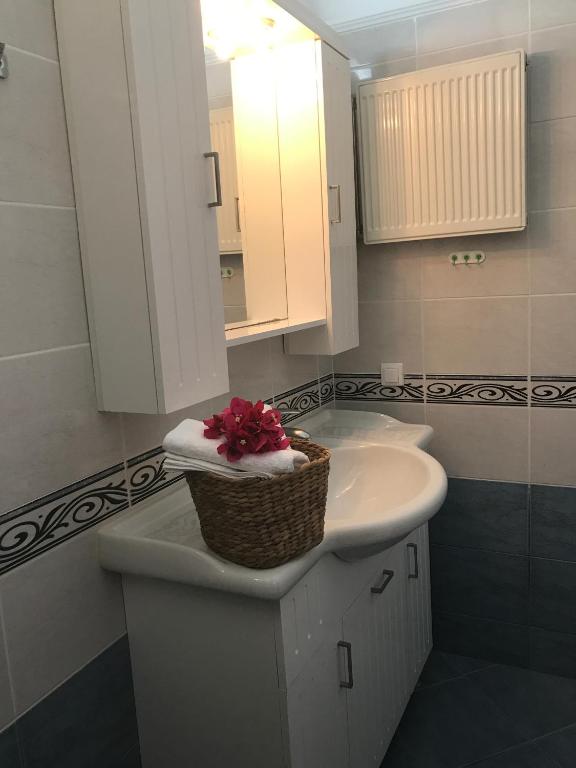 Barbaras Apartments - 4