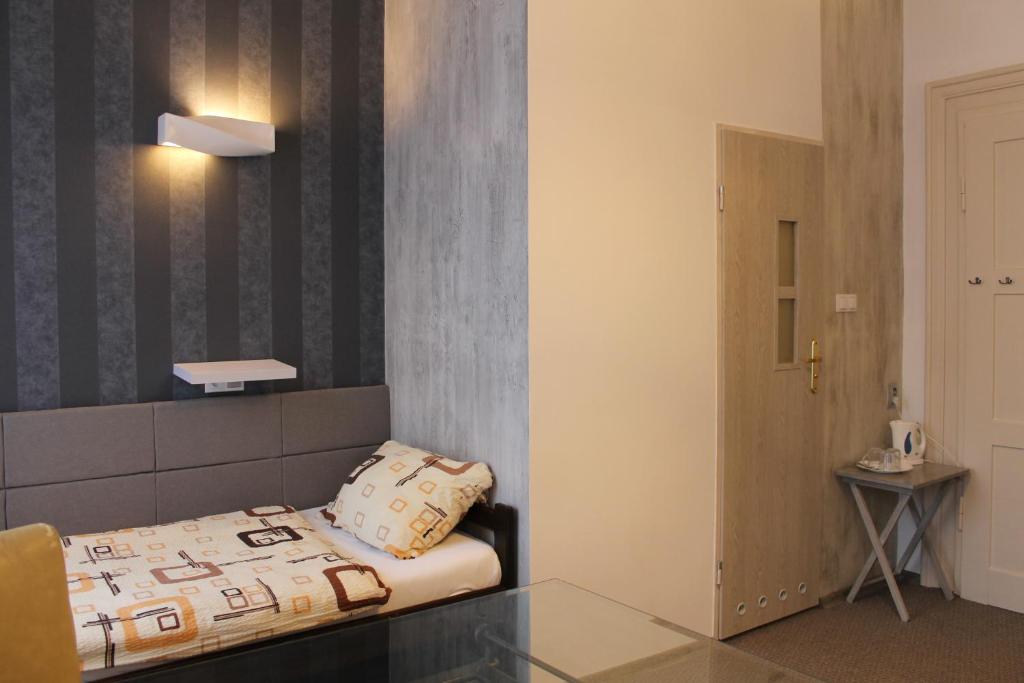 Hotel Polonia - Driepersoonskamer Met Badkamer