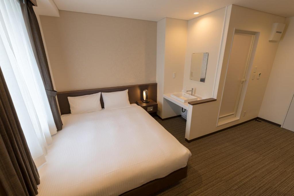Postel nebo postele na pokoji v ubytování Bande Hotel Osaka