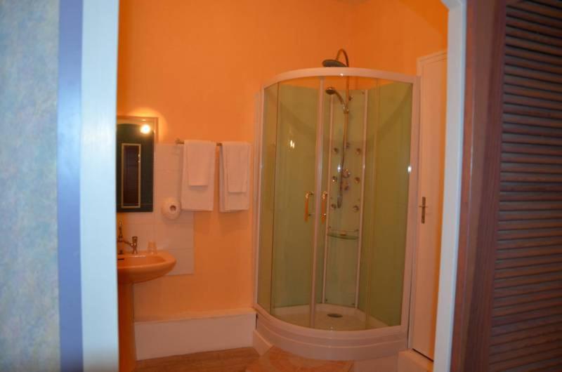 Le Lion d'Or - Chambre Quadruple Avec Salle De Bain Privée