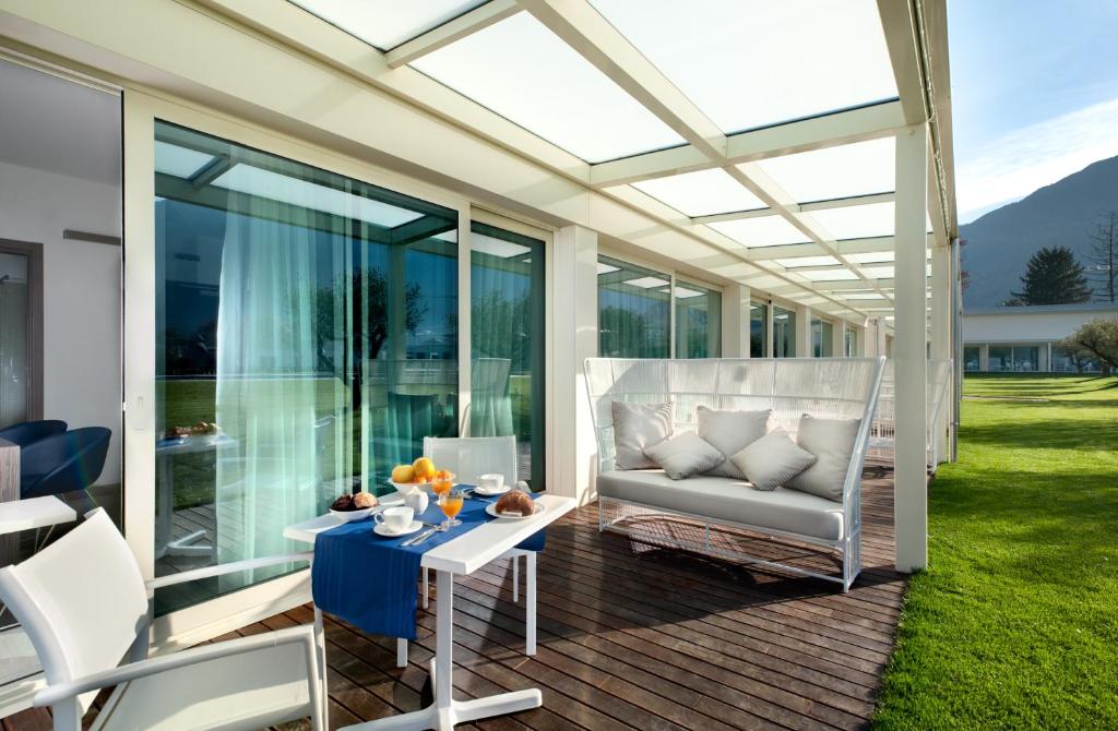 Een zitgedeelte bij Seven Park Hotel Lake Como - Adults Only