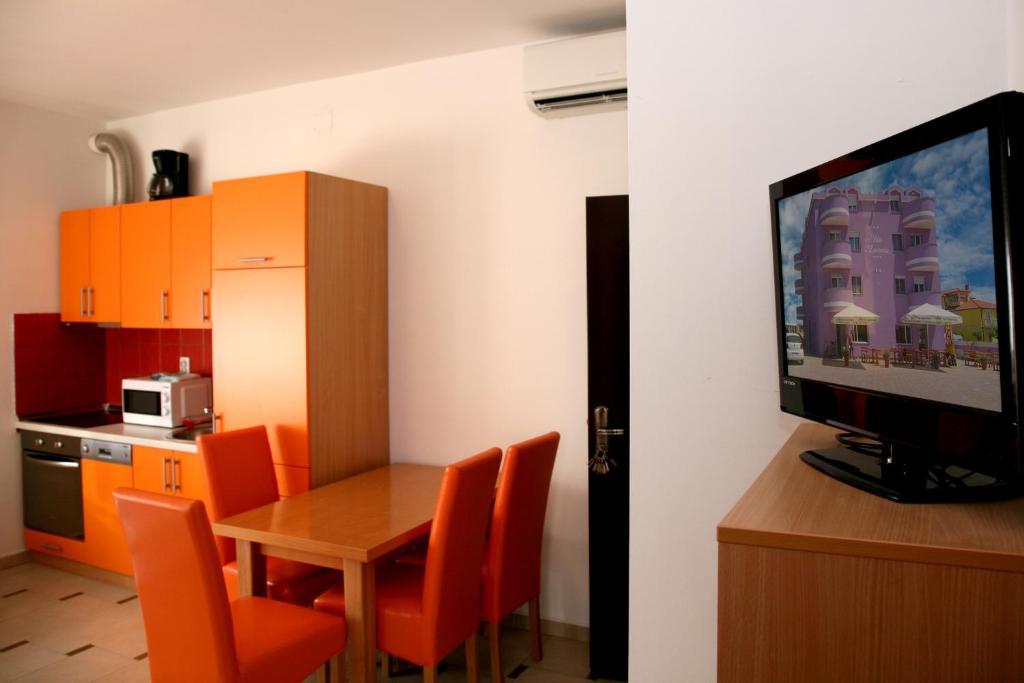 Kuchyň nebo kuchyňský kout v ubytování Vila in Lavanda
