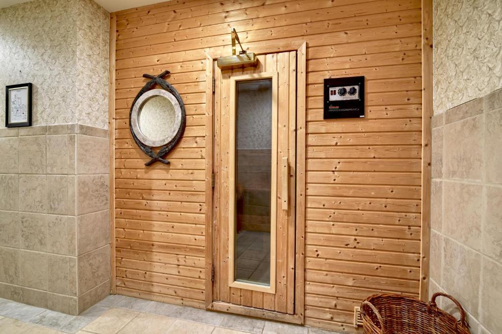 Roosevelt Inn & Suites Saratoga Springs - Paquete De Escapada Romántica