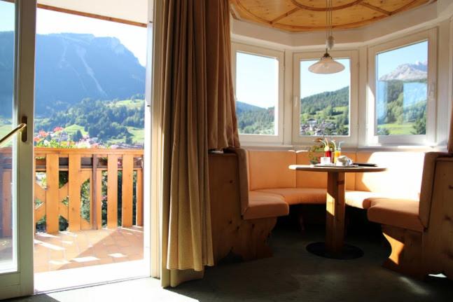 Nespecifikovaný výhled na hory nebo výhled na hory při pohledu z hotelu