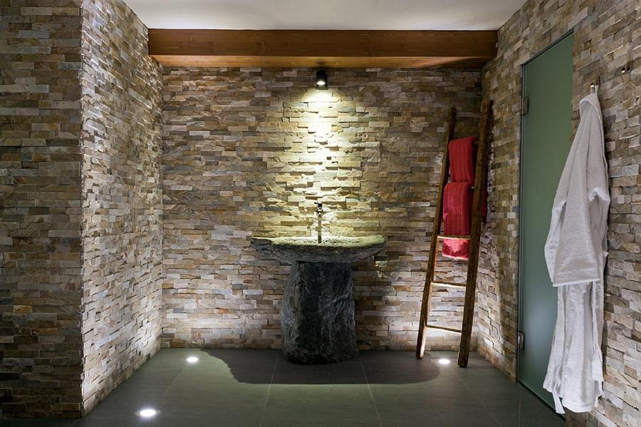Koupelna v ubytování La Vallée Hôtel &Spa