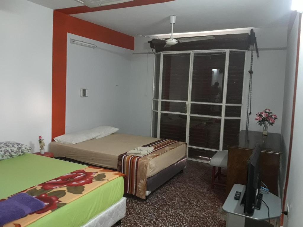Postel nebo postele na pokoji v ubytování Nueva Alborada Lodging House