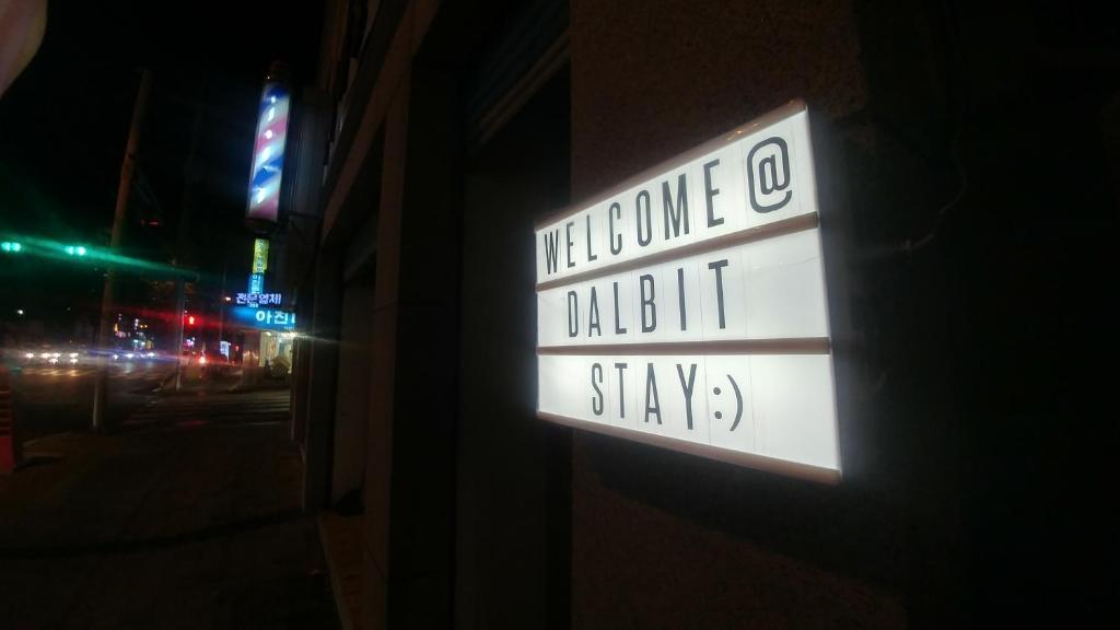 Fotografie z fotogalerie ubytování Dalbit stay Seodaejeon v destinaci Tedžon