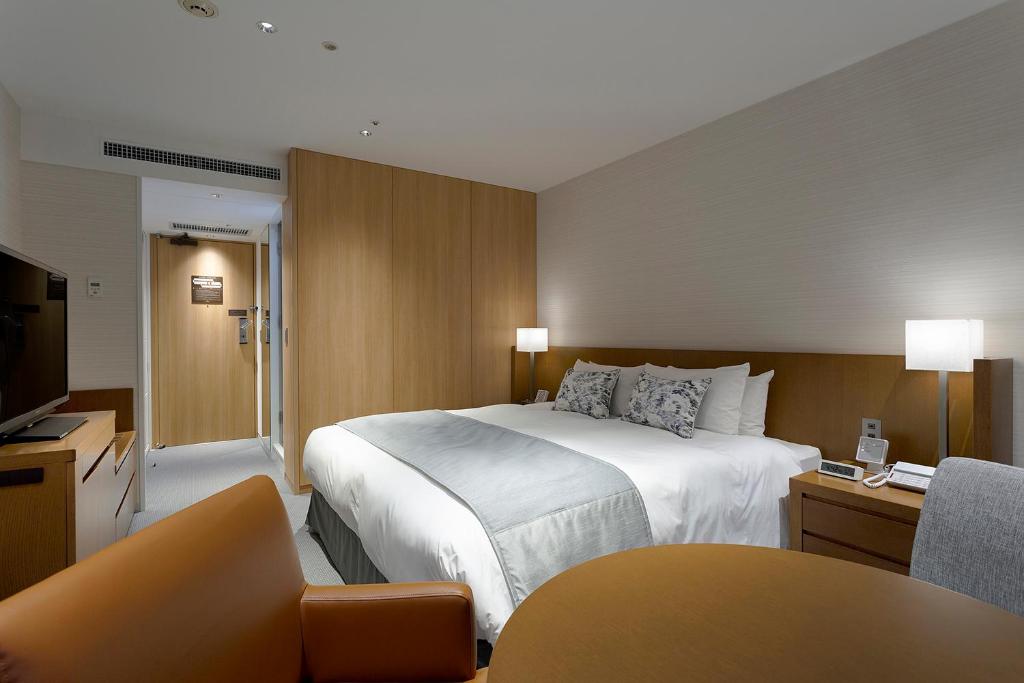 a hotel room with a bed and a television at Keio Plaza Hotel Tokyo in Tokyo
