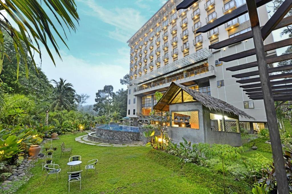 Suitetrails - Famvida Hotel Lubuklinggau