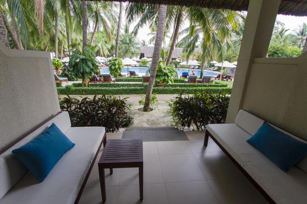 Bungalow with Terrace and Pool view
