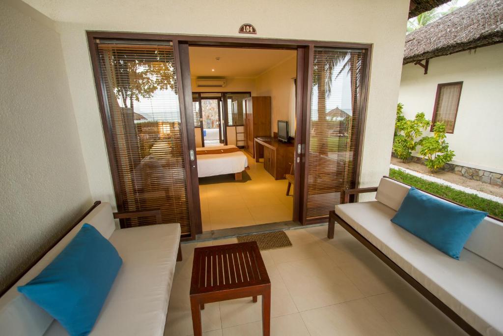 Bungalow with Terrace and Sea View