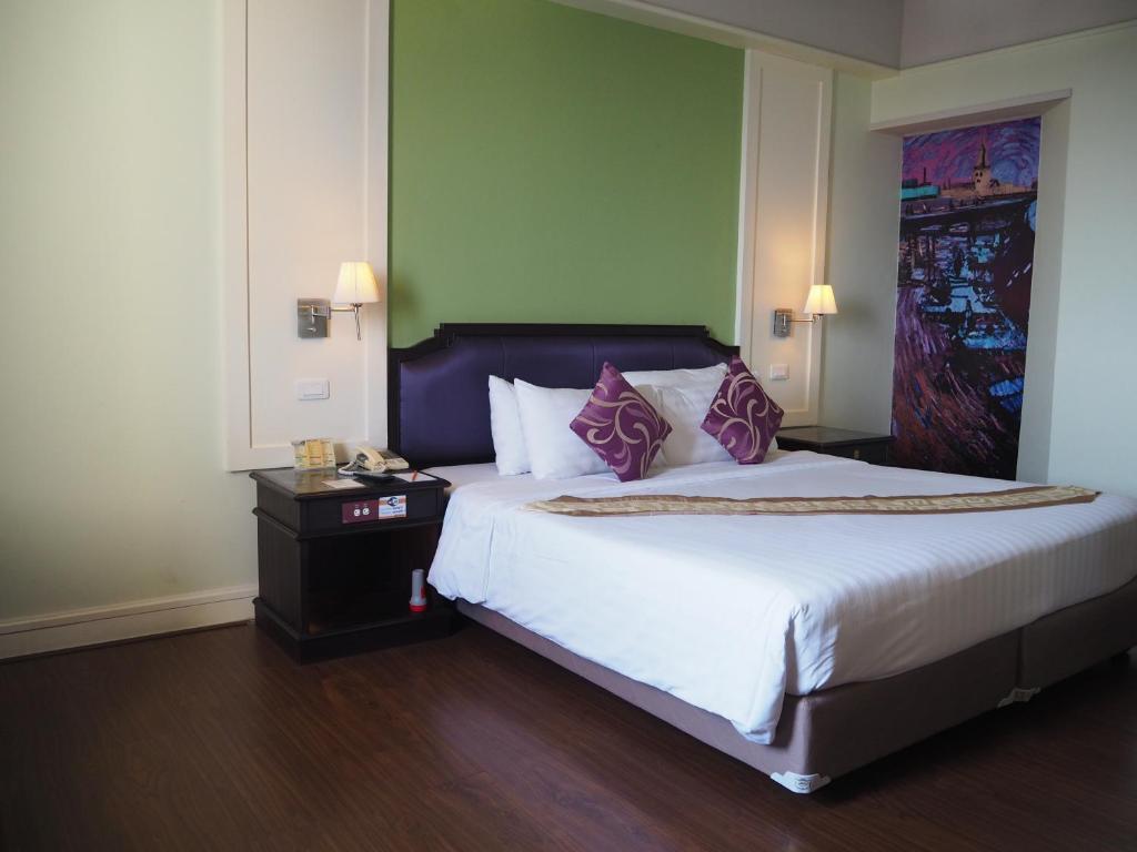 Postel nebo postele na pokoji v ubytování Charoen Thani Hotel, Khon Kaen