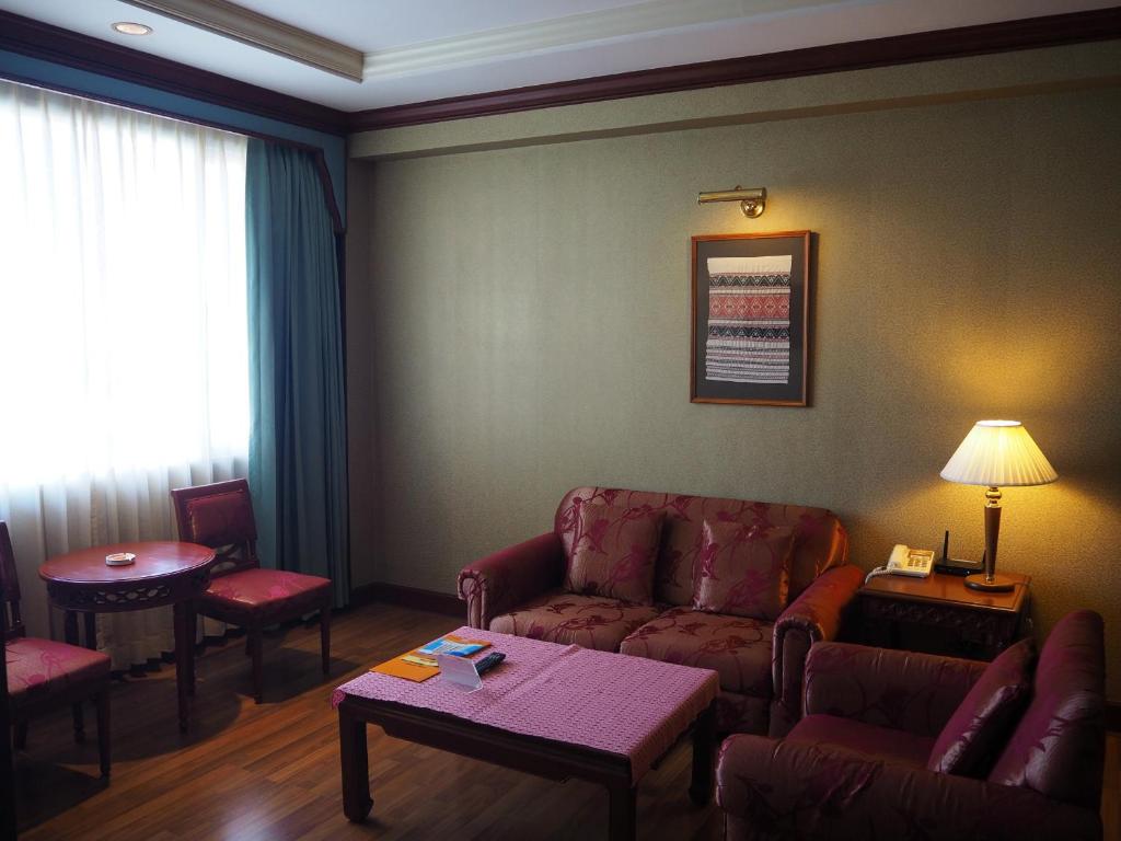 Posezení v ubytování Charoen Thani Hotel, Khon Kaen