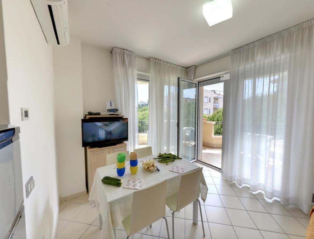 A television and/or entertainment centre at Residence Il Tulipano
