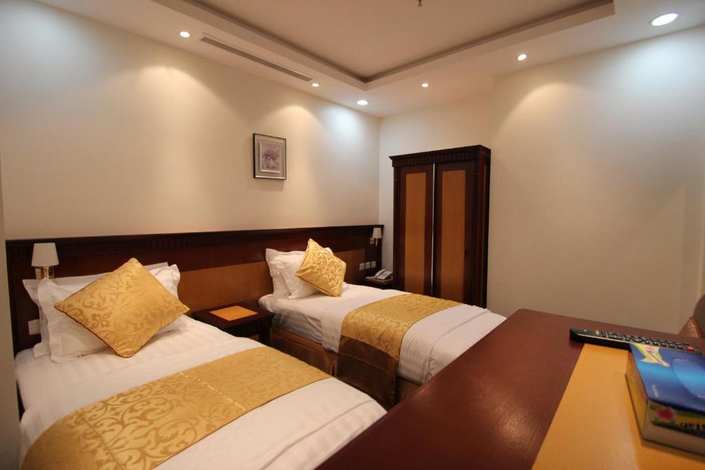 Postel nebo postele na pokoji v ubytování Al Adl Jewel Hotel
