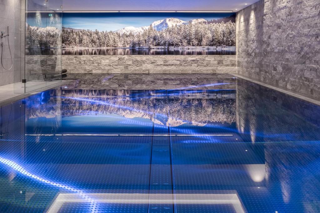 Bazén v ubytování AlpenParks Hotel & Apartment Taxacher nebo v jeho okolí