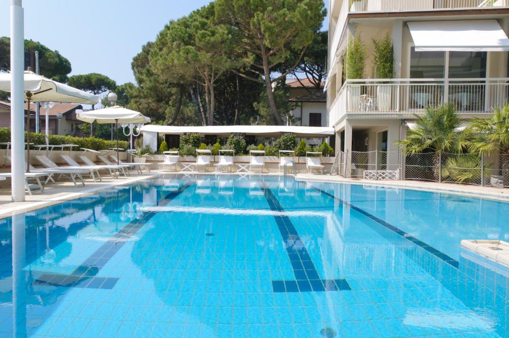 Bazén v ubytování HOTEL TRIONFAL - Fronte Mare - Vicinissimi al Centro nebo v jeho okolí