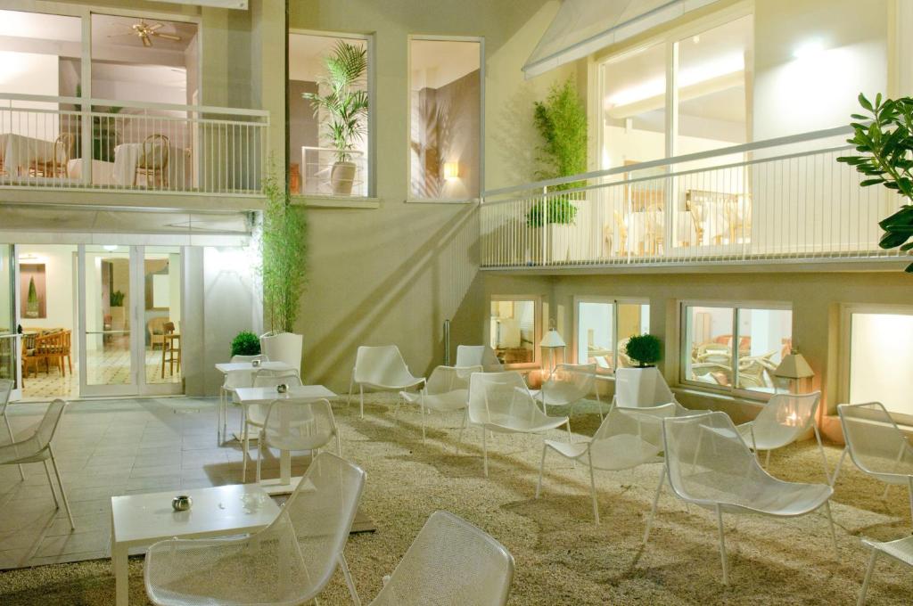 Posezení v ubytování HOTEL TRIONFAL - Fronte Mare - Vicinissimi al Centro