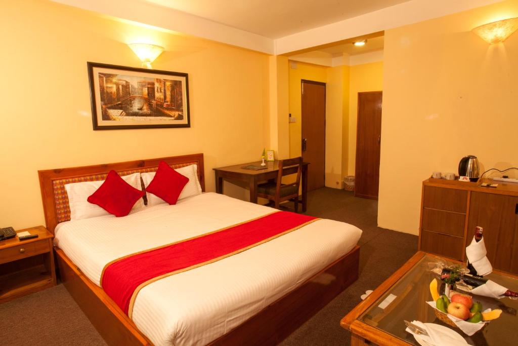 Postel nebo postele na pokoji v ubytování Royal Astoria Hotel