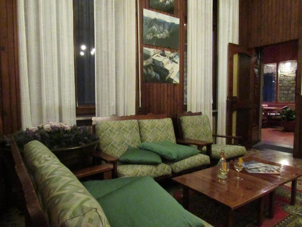 Posezení v ubytování Albergo Piazzatorre