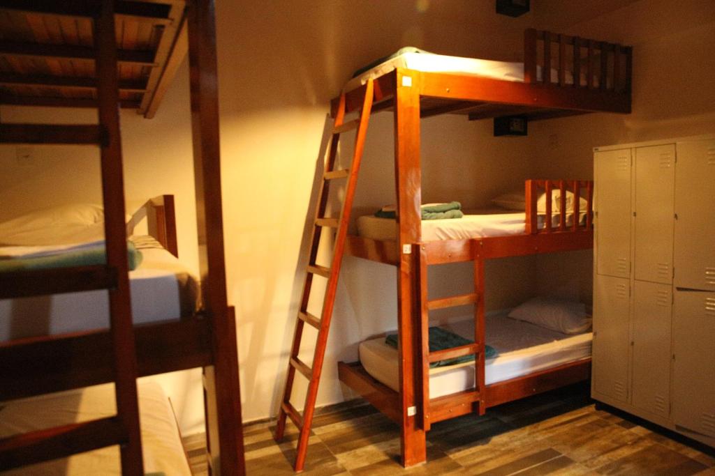 Palanda nebo palandy na pokoji v ubytování Savana Hostel