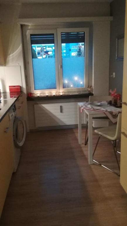 Kuchyň nebo kuchyňský kout v ubytování Zimmervermietung Bern