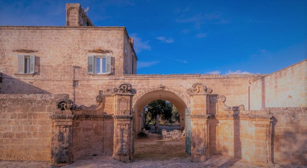 an entrance to a brick building with an archway at La Fragna in Nardò