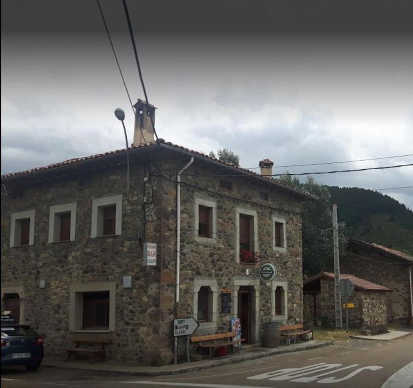 an old stone building on the corner of a street at Casa Crescente in Boca de Huérgano