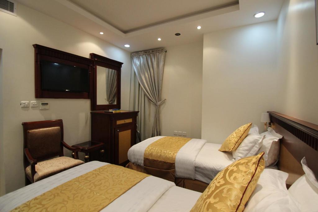 Postel nebo postele na pokoji v ubytování Al Adl Jewel Hotel