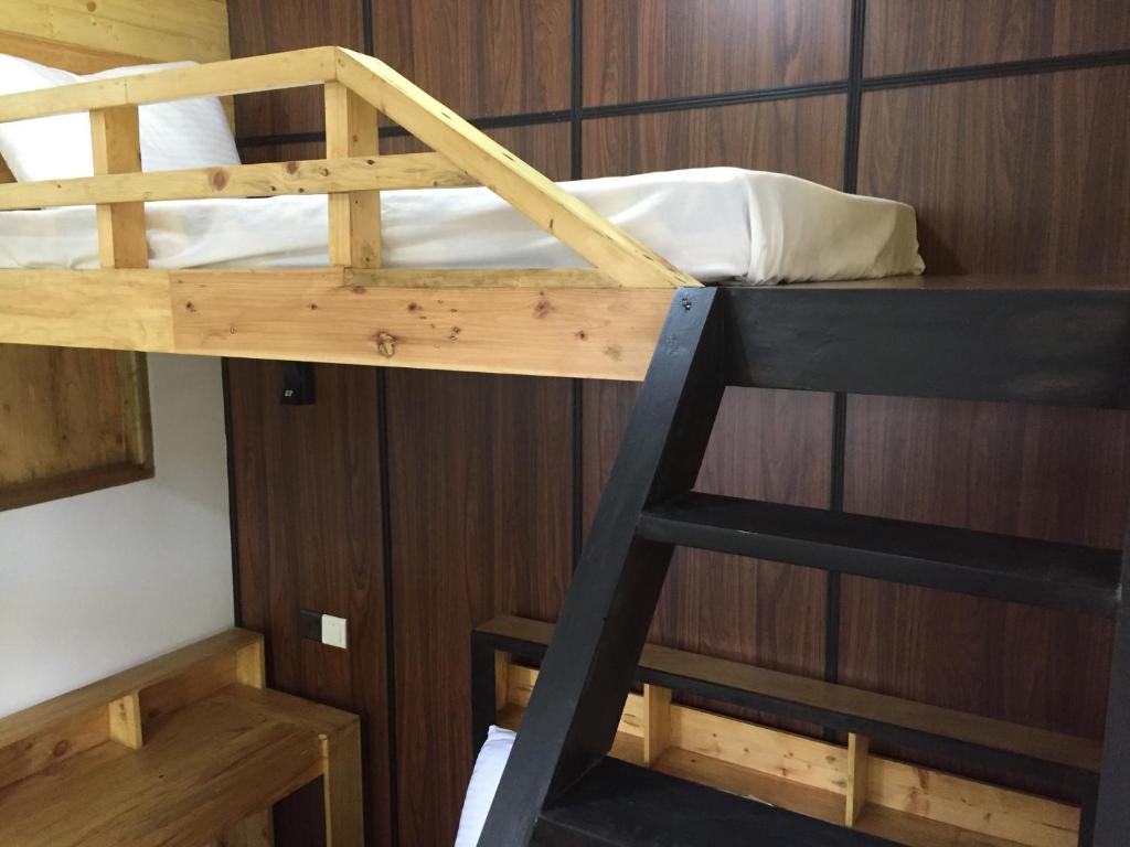 Palanda nebo palandy na pokoji v ubytování Villa Eden Paradise