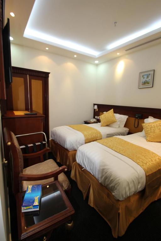 Postel nebo postele na pokoji v ubytování Al Adl Jewel Hotel