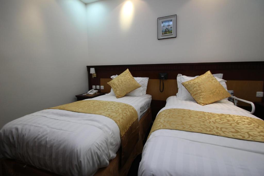 Postel nebo postele na pokoji v ubytování Al Adl Jewel Hotel