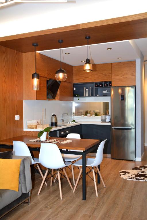 Central Luxury Apartment - Image 4