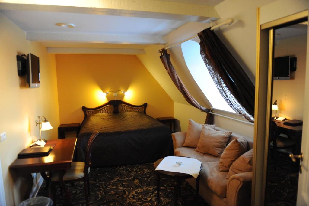 Tyrstrup Kro - Triple Room