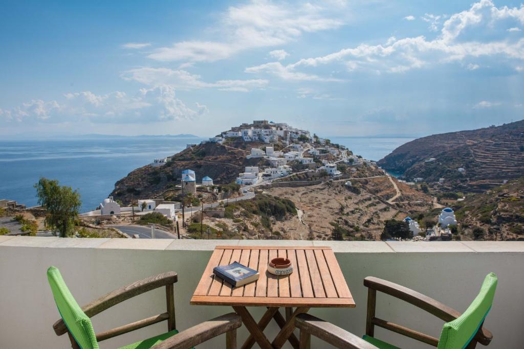 a table and chairs on a balcony with a view at Agnanti in Kastron