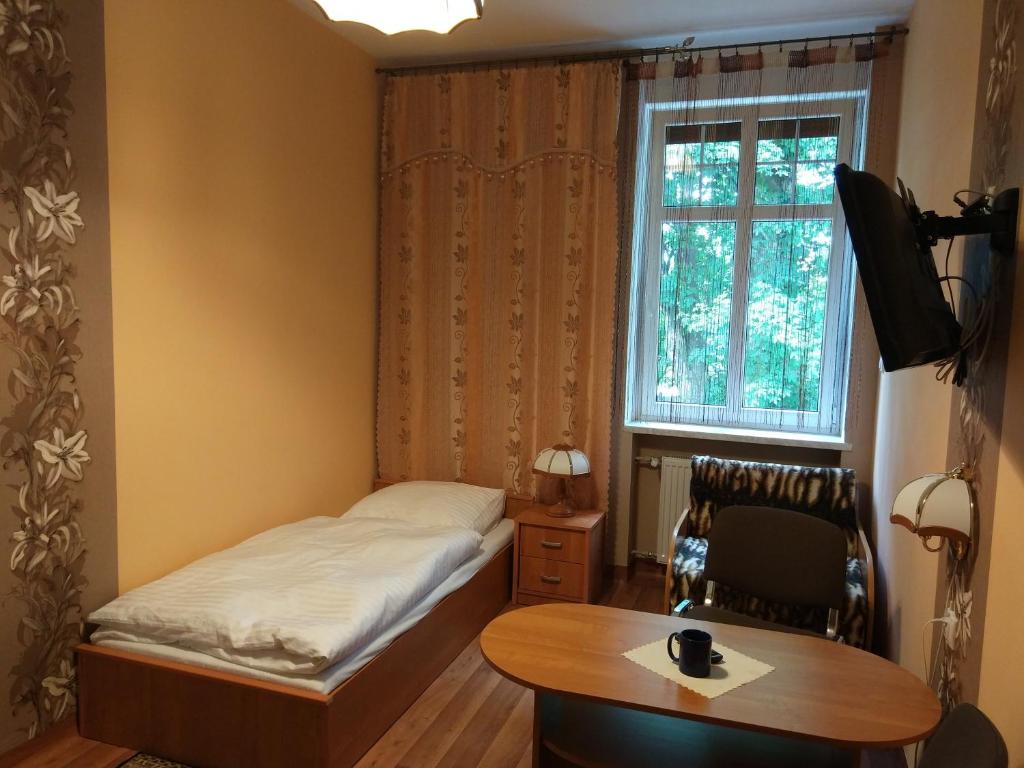 Pałac Ogrodowa - Single Room With Private Bathroom