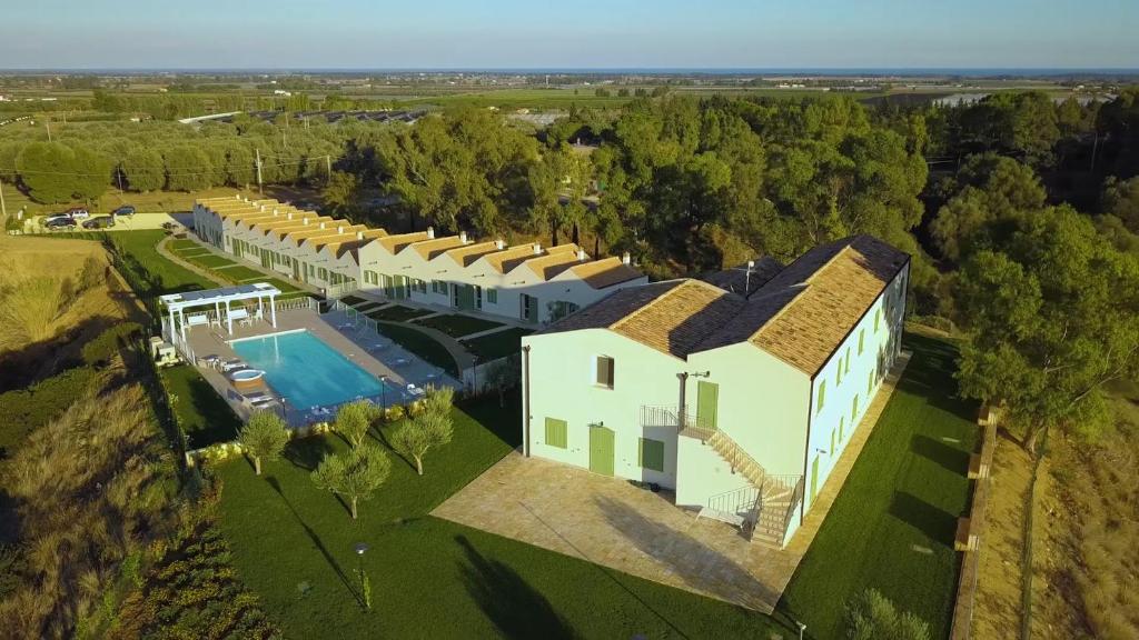 Bazén v ubytování IL FILARO del Castello di San Basilio nebo v jeho okolí