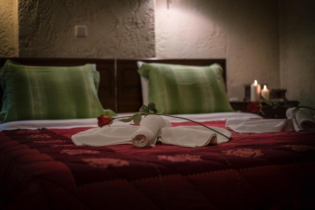 A bed or beds in a room at Mesostrati Guesthouse